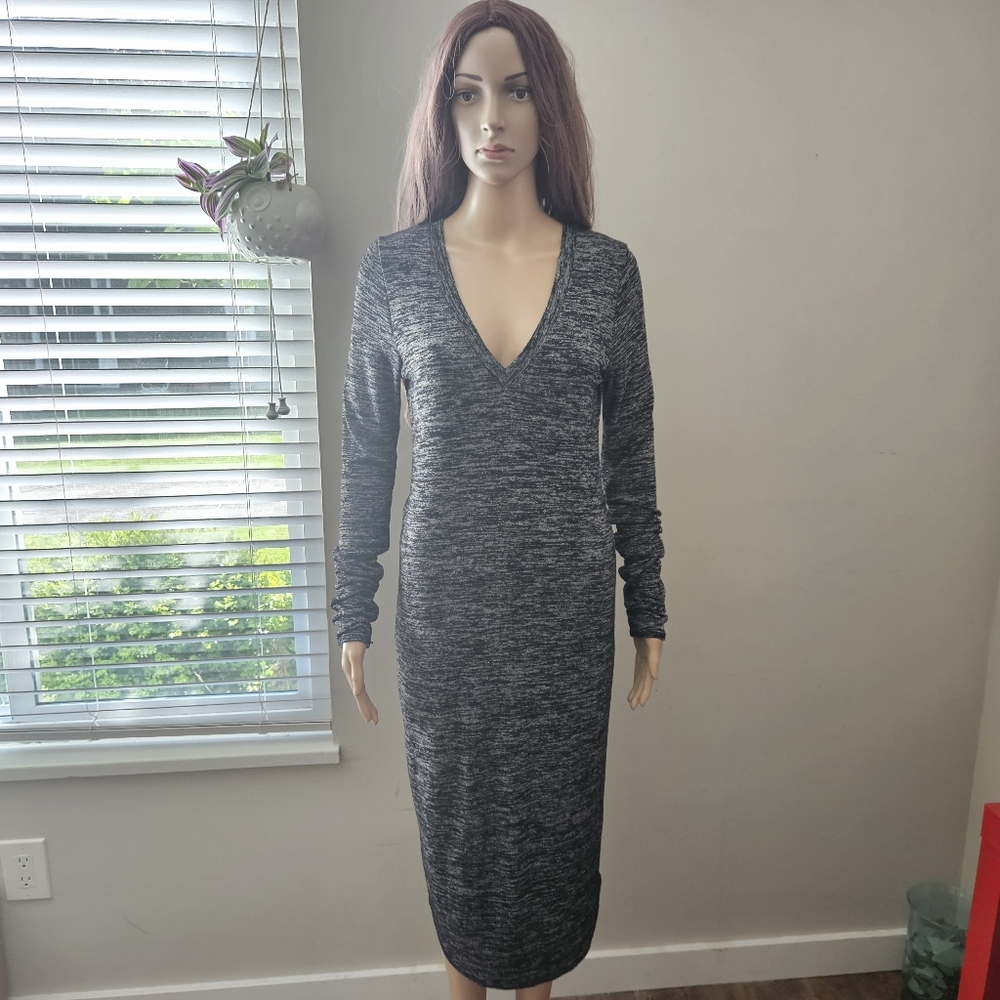 Aritzia Wilfred Free gray sweater dress Midi long sleeves v neck